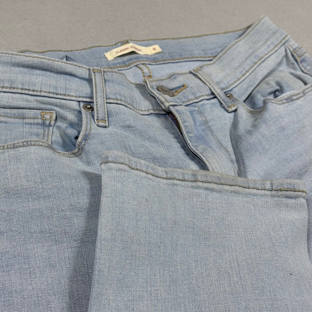 Levis Classic Straight Jeans Light Wash Denim Womens Size 8M W29 L30